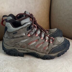 Merrell Women's Moab Mid Waterproof Hiking Boots Bungee Cord Size 8 Outdoors